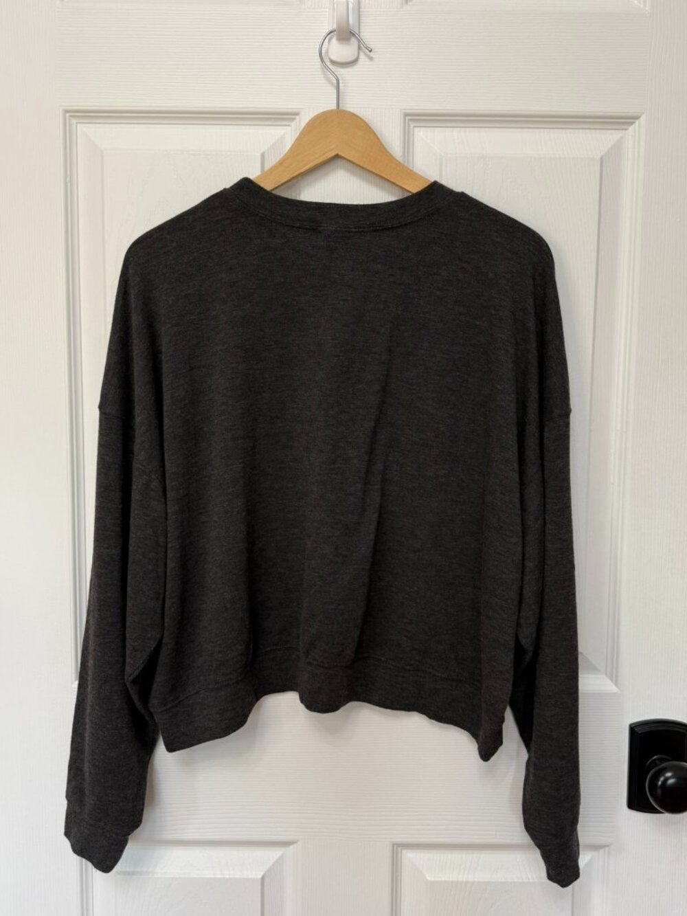 Altar’d State Distressed Red Lips Graphic Cropped Long Sleeve Top Size S - Picture 3 of 7